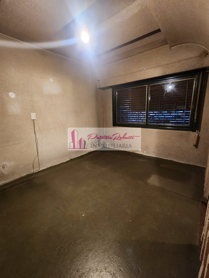 EN VENTA EXCELENTE CASA 5 AMBIENTES CON QUINCHO Y TERRAZA- FLORES NORTE- CABA.