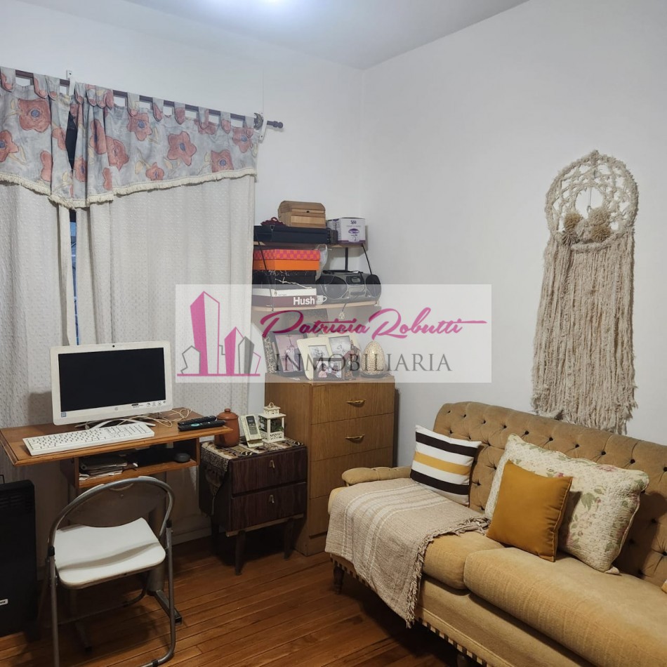 EN VENTA CASA 3 + 2 AMBIENTES EN VILLA LUGANO- LOTE 8.66 X 21.35- MULTIFAMILIAR
