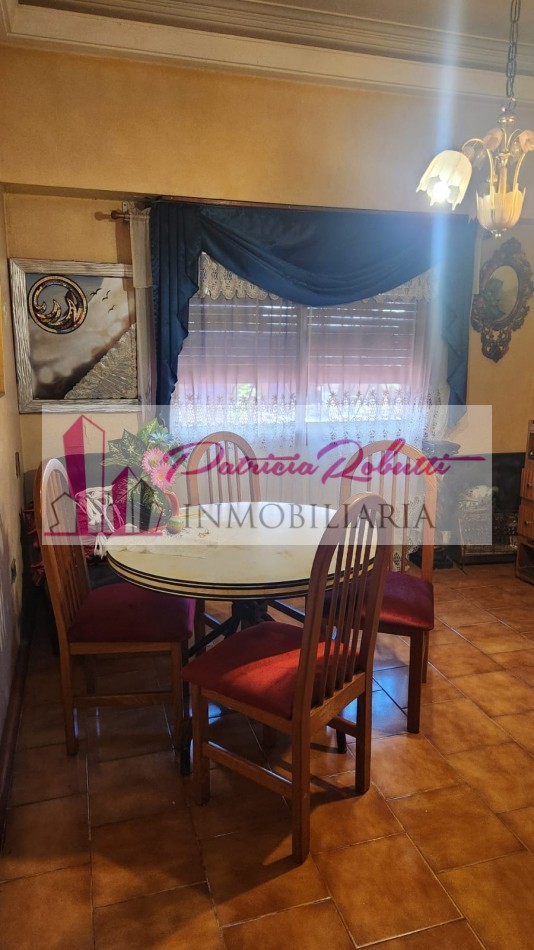 EN VENTA CASA 5 AMBIENTES EN VILLA LUGANO