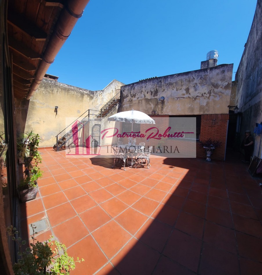 EN VENTA CASA 5 AMBIENTES EN VILLA LUGANO