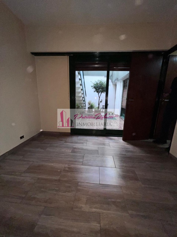 EN VENTA EXCELENTE CASA 5 AMBIENTES CON QUINCHO Y TERRAZA- FLORES NORTE- CABA.