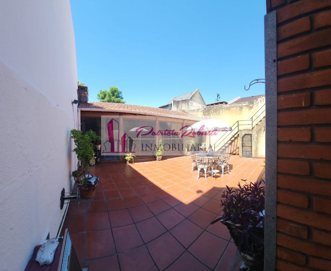 EN VENTA CASA 5 AMBIENTES EN VILLA LUGANO