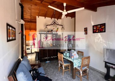 EN VENTA CHALET 3 AMBIENTES EN MAR DEL TUYU.