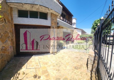 EN VENTA CASA 5 AMBIENTES EN VILLA LUGANO PERMUTA