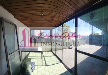 EN VENTA DEPARTAMENTO 3 AMBIENTES CON PATIO EN CENTRO COMERCIAL VILLA CELINA.