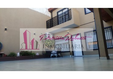 EN VENTA CASA 6 AMBIENTES EN LA TABLADA.